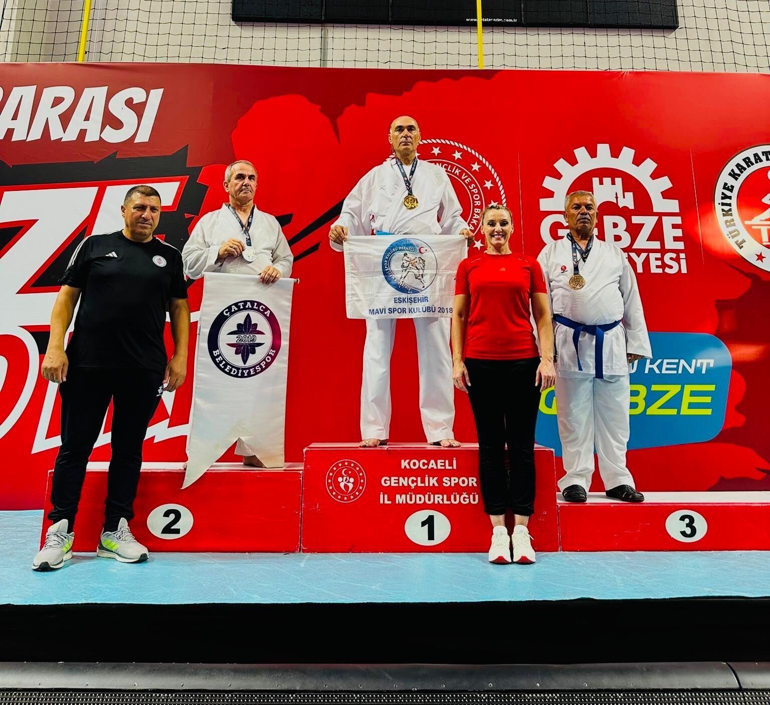 Karate Antrenoru Arzu Kabal Sampiyon Oldu9