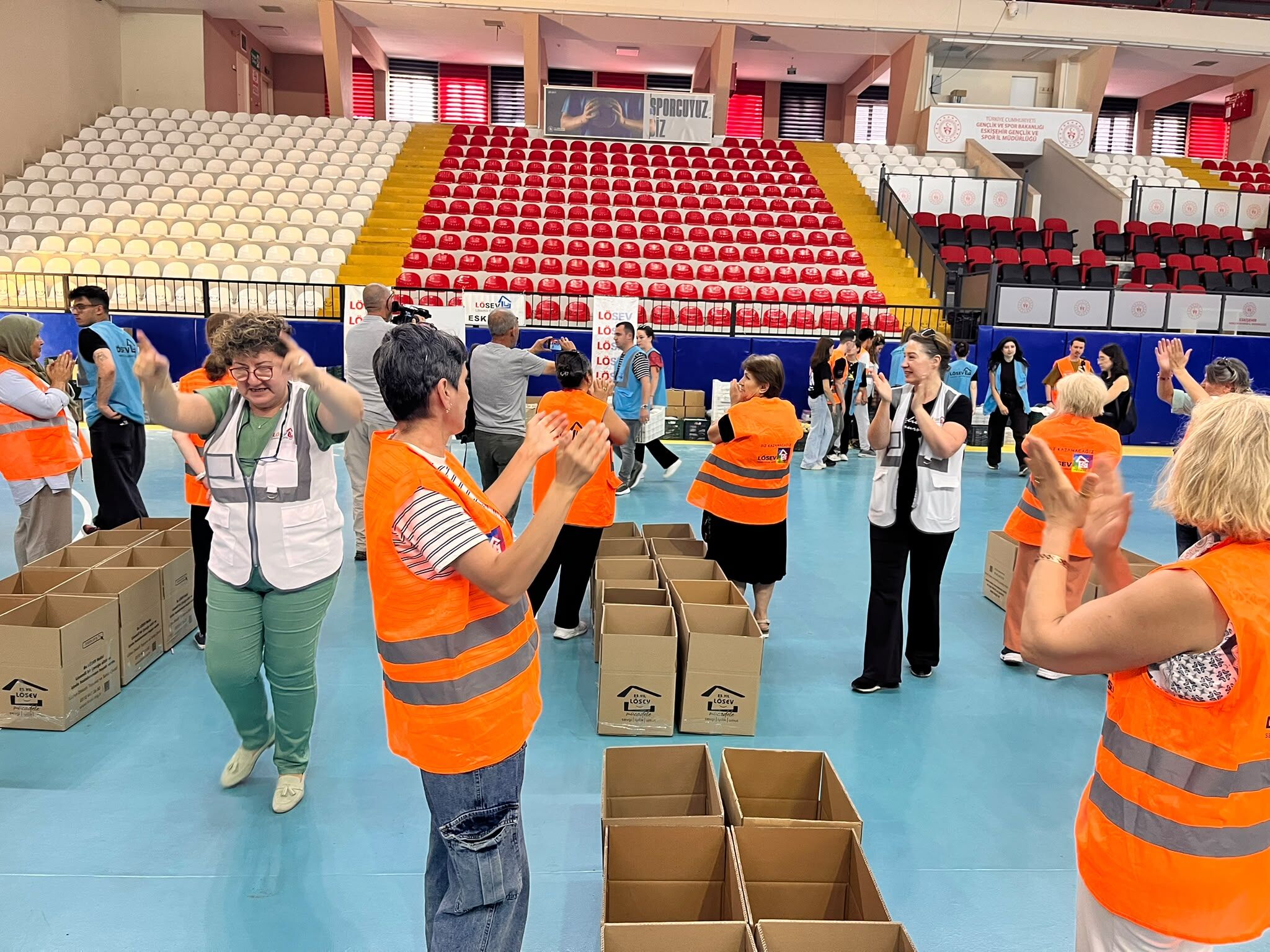 Losevden 200 Aileye Mutluluk Kolisi3