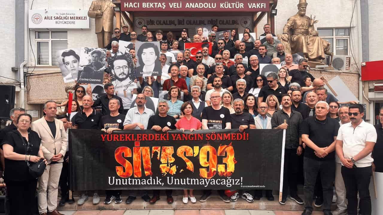 Madımak Katliamı Eskişehir'de Sessiz Yürüyüşle Anıldı (5)