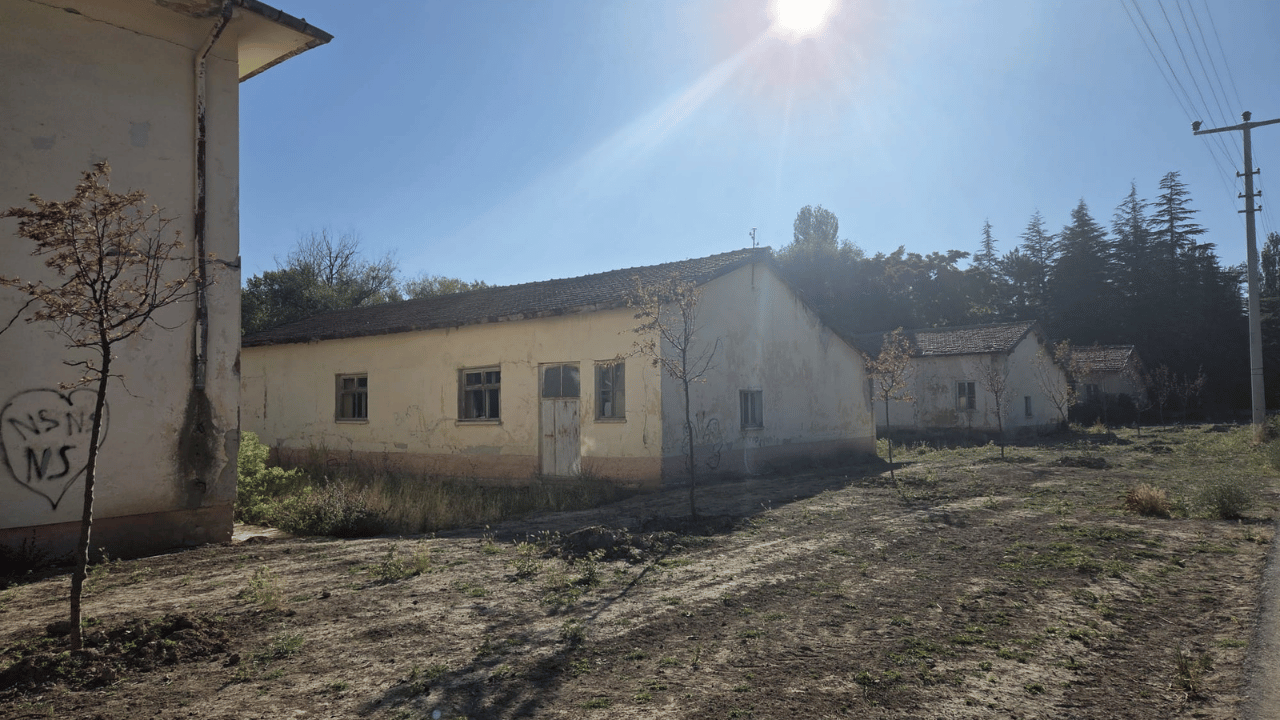 Otomobil Uçuruma Yuhamidiye Öğretmen Okulu Sessizce Ölüme Terk Edilmektedirvarlandı 5 Kişi Can Verdi (1)