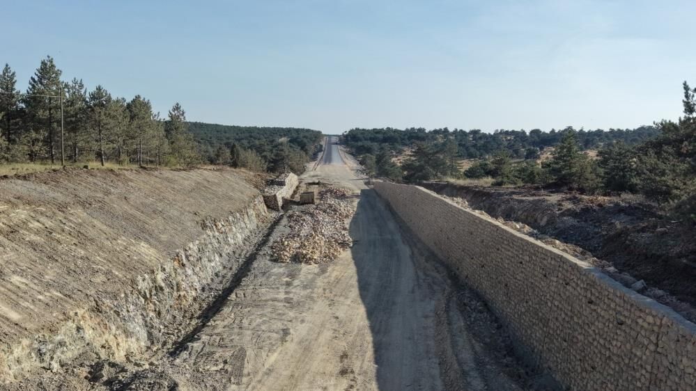 Saricakaya Yolundaki Yikilan Duvar Tamir Edildi Yol Calismalari Devam Ediyor4-1