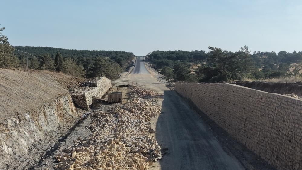 Saricakaya Yolundaki Yikilan Duvar Tamir Edildi Yol Calismalari Devam Ediyor6-1