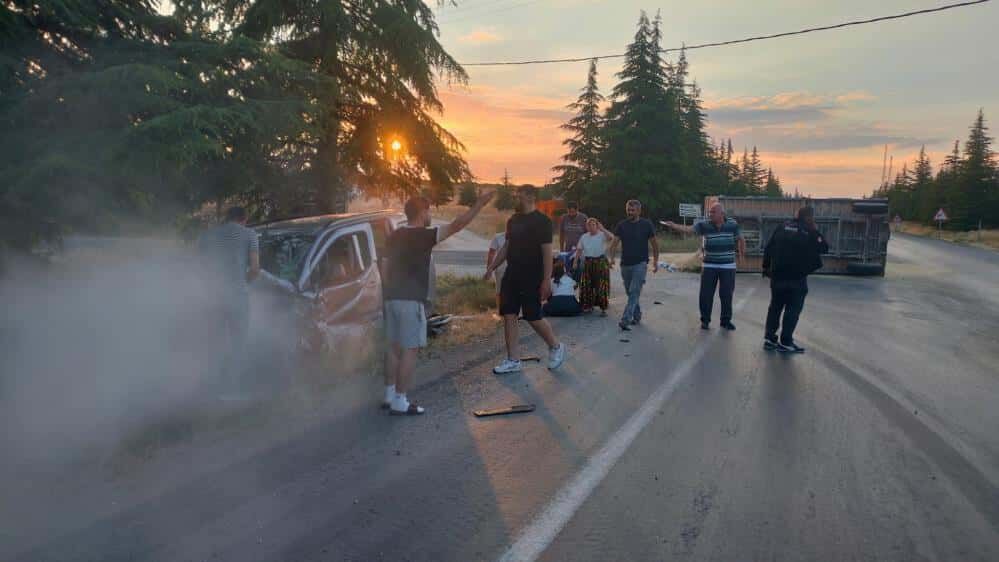 Seyitgazi Yolu Kaza (1)-1