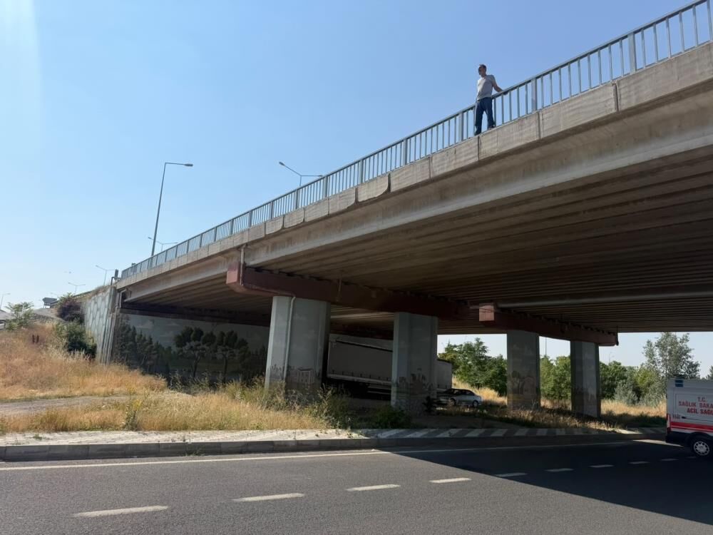 Ust Gecite Cikan Sahis Trafigi Kilitledi Eskisehir Afyonkarahisar Yolu Kapandi1