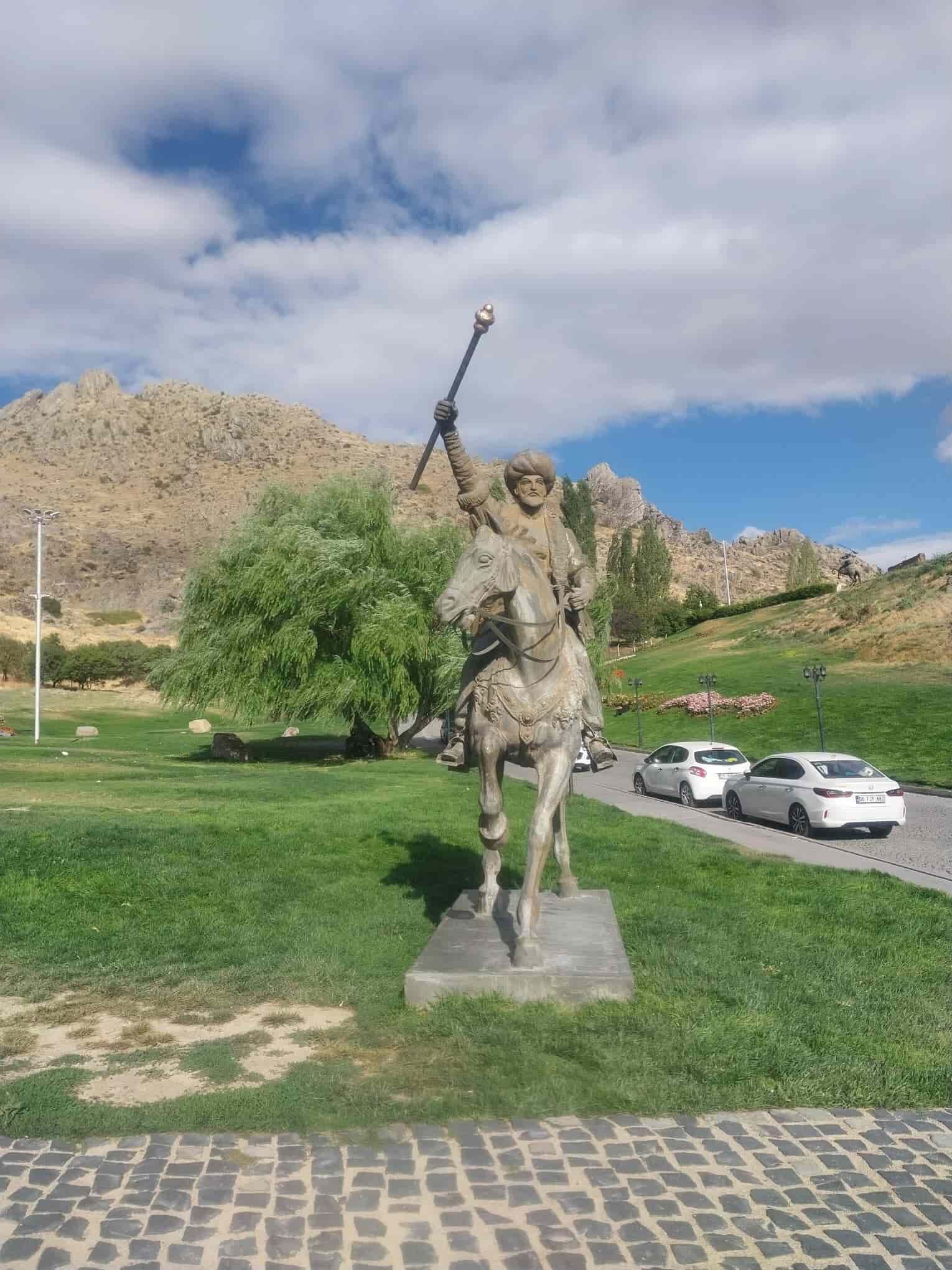 Sivrihisar'daki heykel müzesi turistlerin ilgisini çekiyor-1