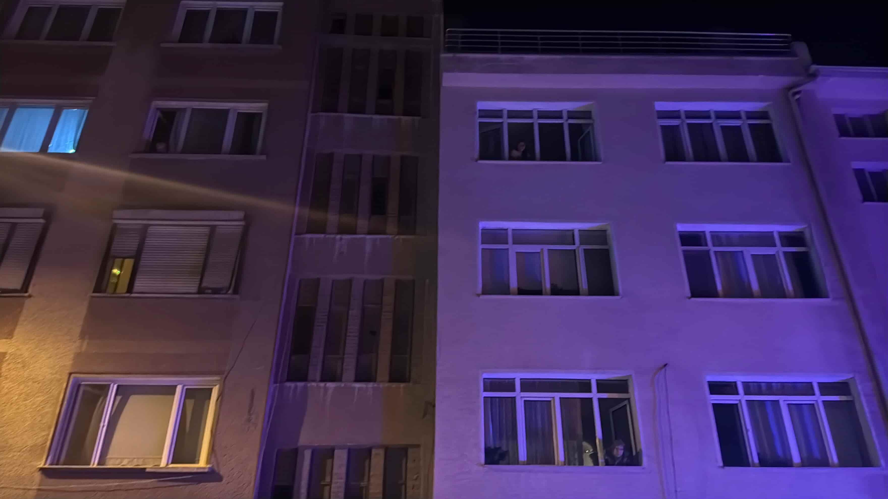 Çatıdan Çatıya Dolaştı, Polisi Saatlerce Uğraştırdı (2)