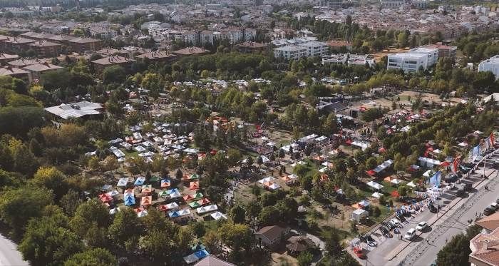 Eskisehir De 30 Agustos Coskusu Dede Korkut Parki Na Tasinacak