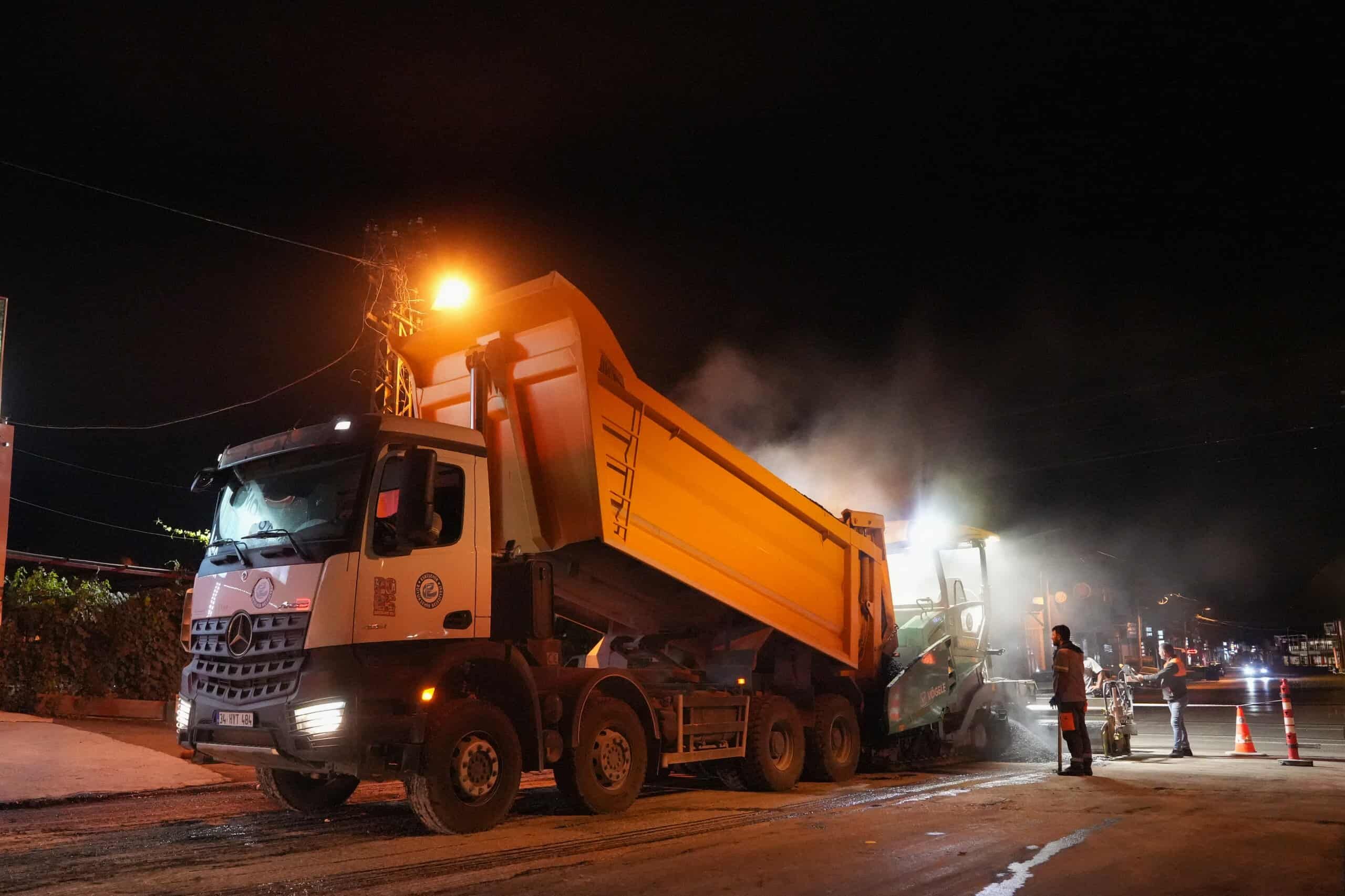 Gece Mesai̇si̇yle 2. Arabacilar Caddesi̇’nde Yollar Yeni̇leni̇yor (14)
