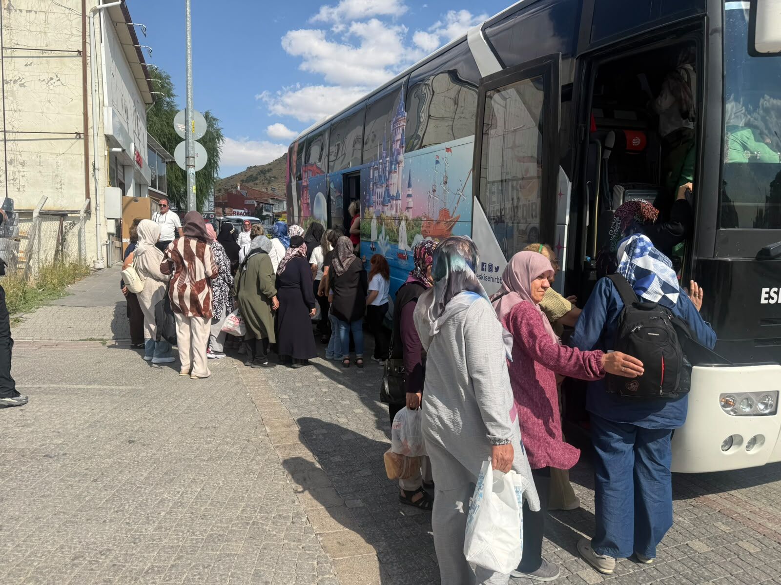 Kadinlar Eski̇şehi̇r’i̇n Tari̇hi̇ Ve Kültürel Zengi̇nli̇kleri̇ni̇ Keşfedi̇yor (5)