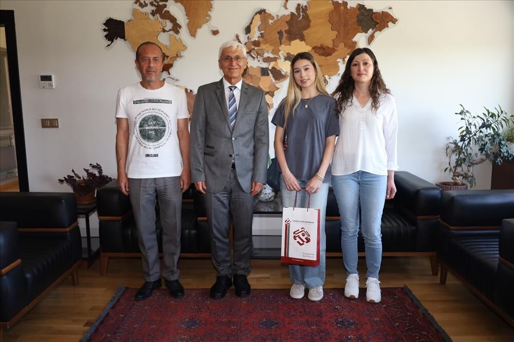 Türkiye 1526'Ncısının Tercihi Estü Oldu (2)