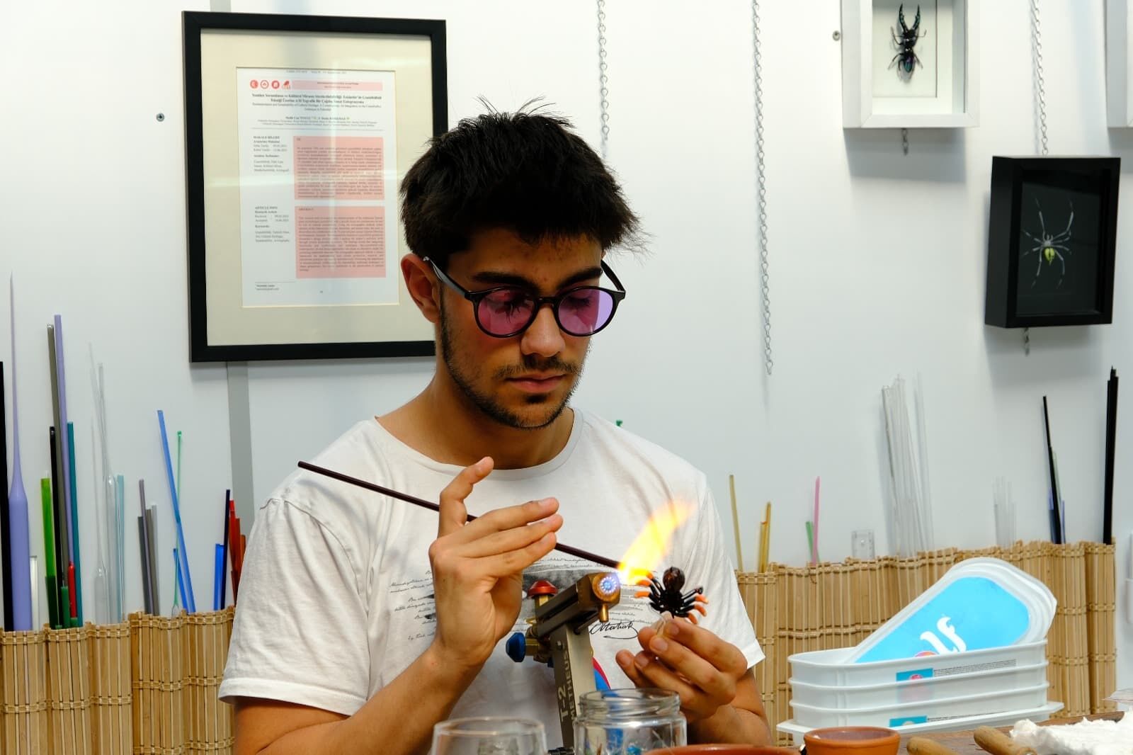 Eskişehir'de annesinin desteğiyle başladı, Türkiye'nin en genç cam sanatçısı oldu-1