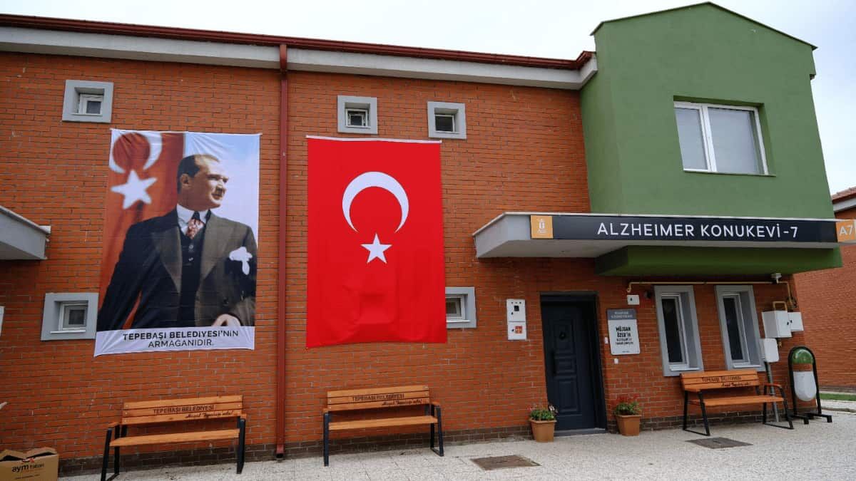 Alzheimer Hasta Yakınını Yaşadıklarını Anlattı “Annem Hastaymış, Hiç Anlamadık3