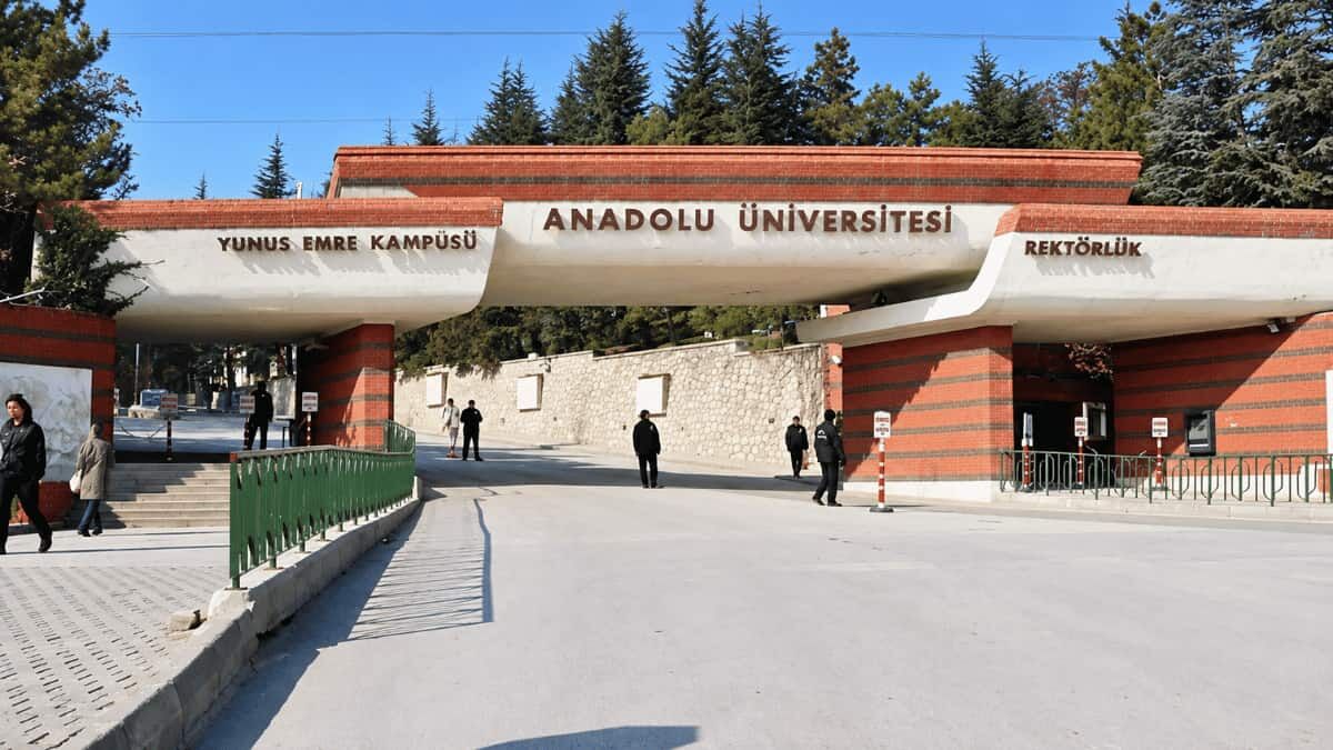 Kulüp odaları boşaltılacaktı: Anadolu Üniversitesi'nden yeni karar