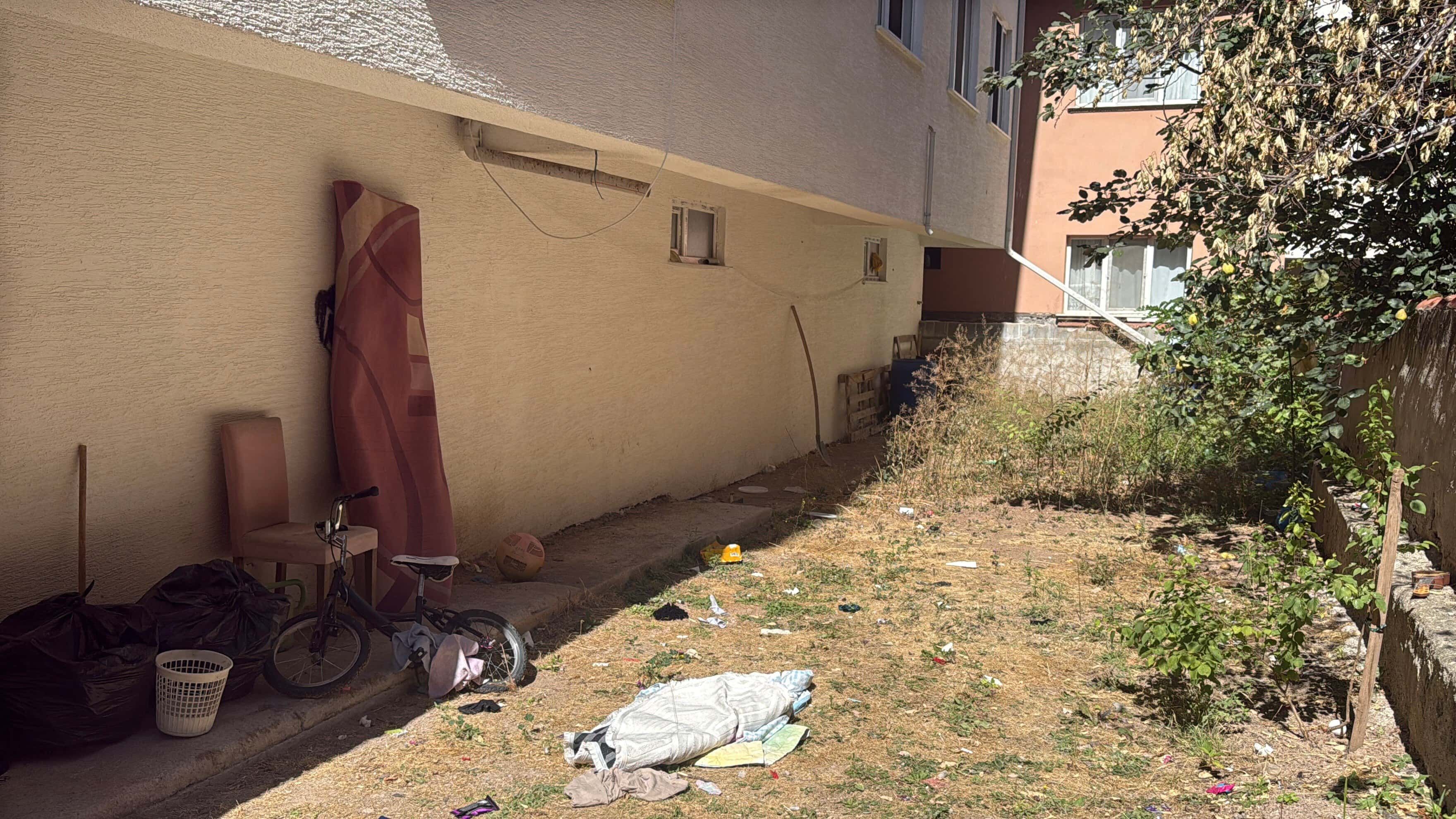 Apartmandan Düştü (1)