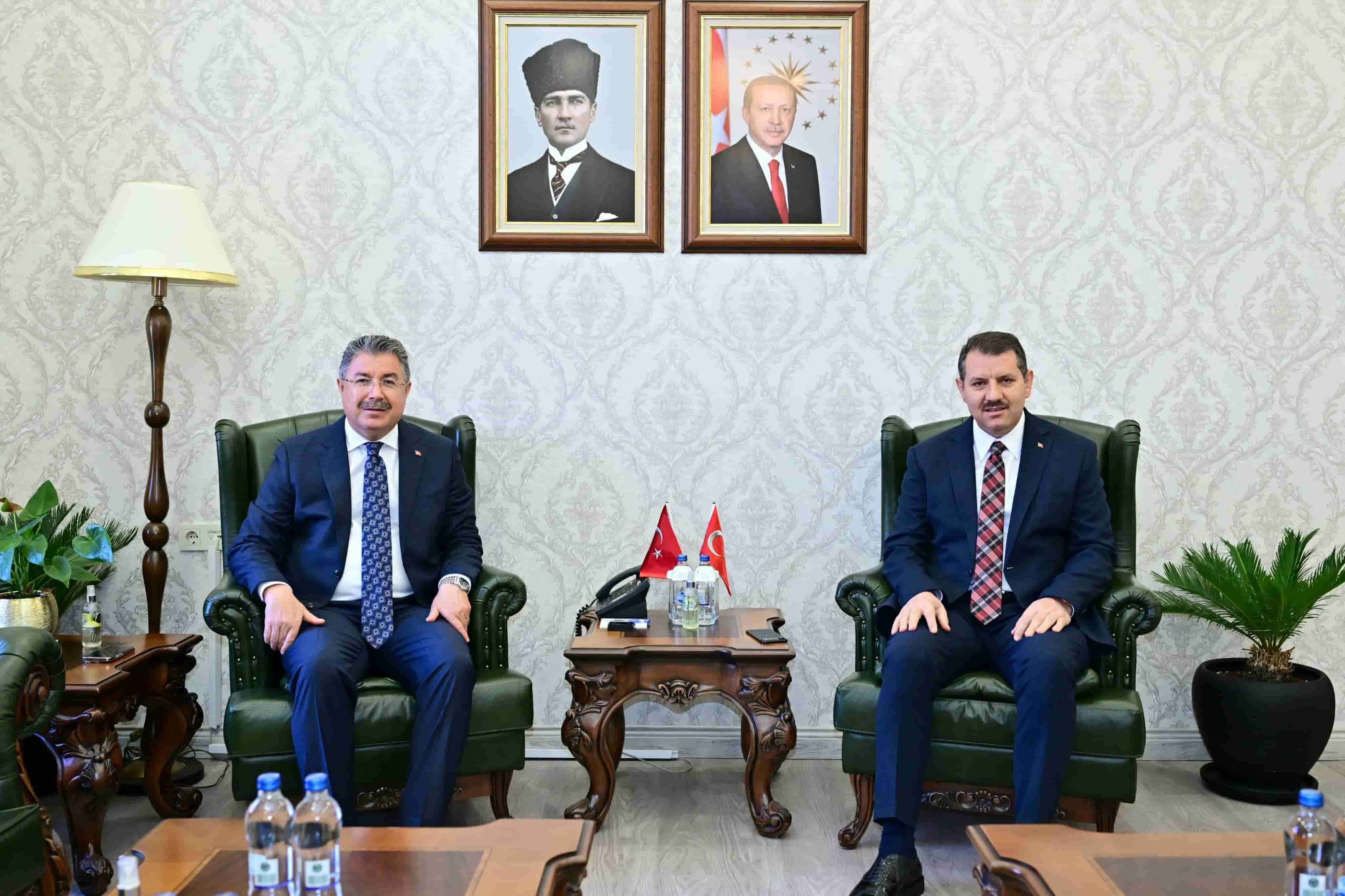 Millî Savunma Bakan Yardımcısı Ayhan, Vali Yılmaz'ı ziyaret etti-1