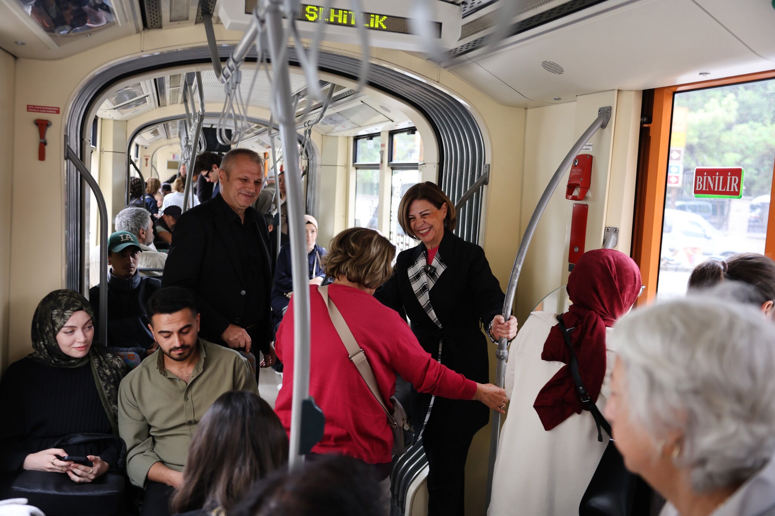 Başkan Ünlüce, Avrupa Hareketli̇li̇k Haftasi’nin Startini Tramvayda Verdi̇ (3)