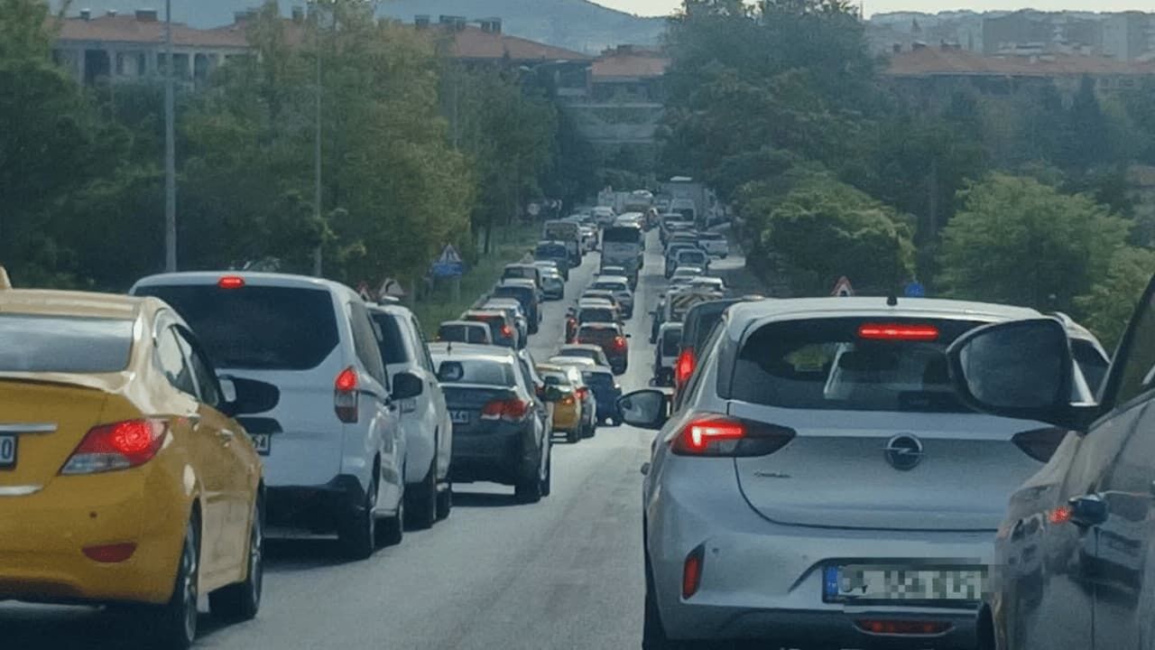 Eskişehir'de 2 dakikalık yol 20 dakikaya çıktı