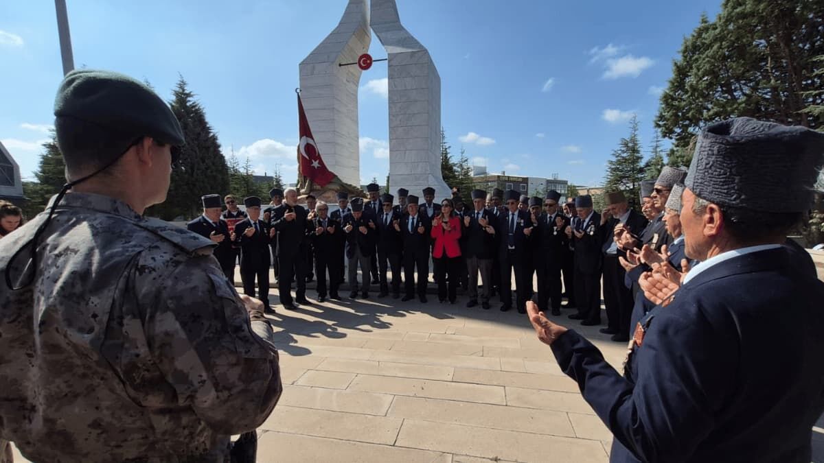 Eskişehir'de Gaziler Ve Şehit Yakınlarından Şehitlik Ziyareti1