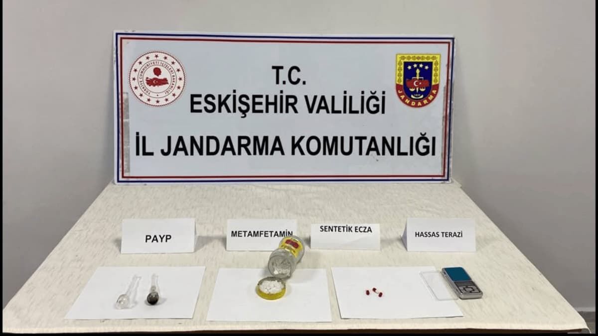 Eskişehir'de Uyuşturucu Ticareti Yapan Firari Zanlı Yakalandı