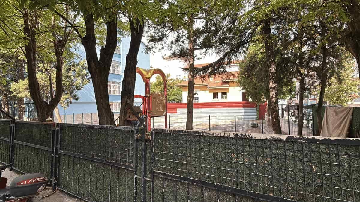 Fen Laboratuvarı Atıkları Çöpe Atılmış (1)