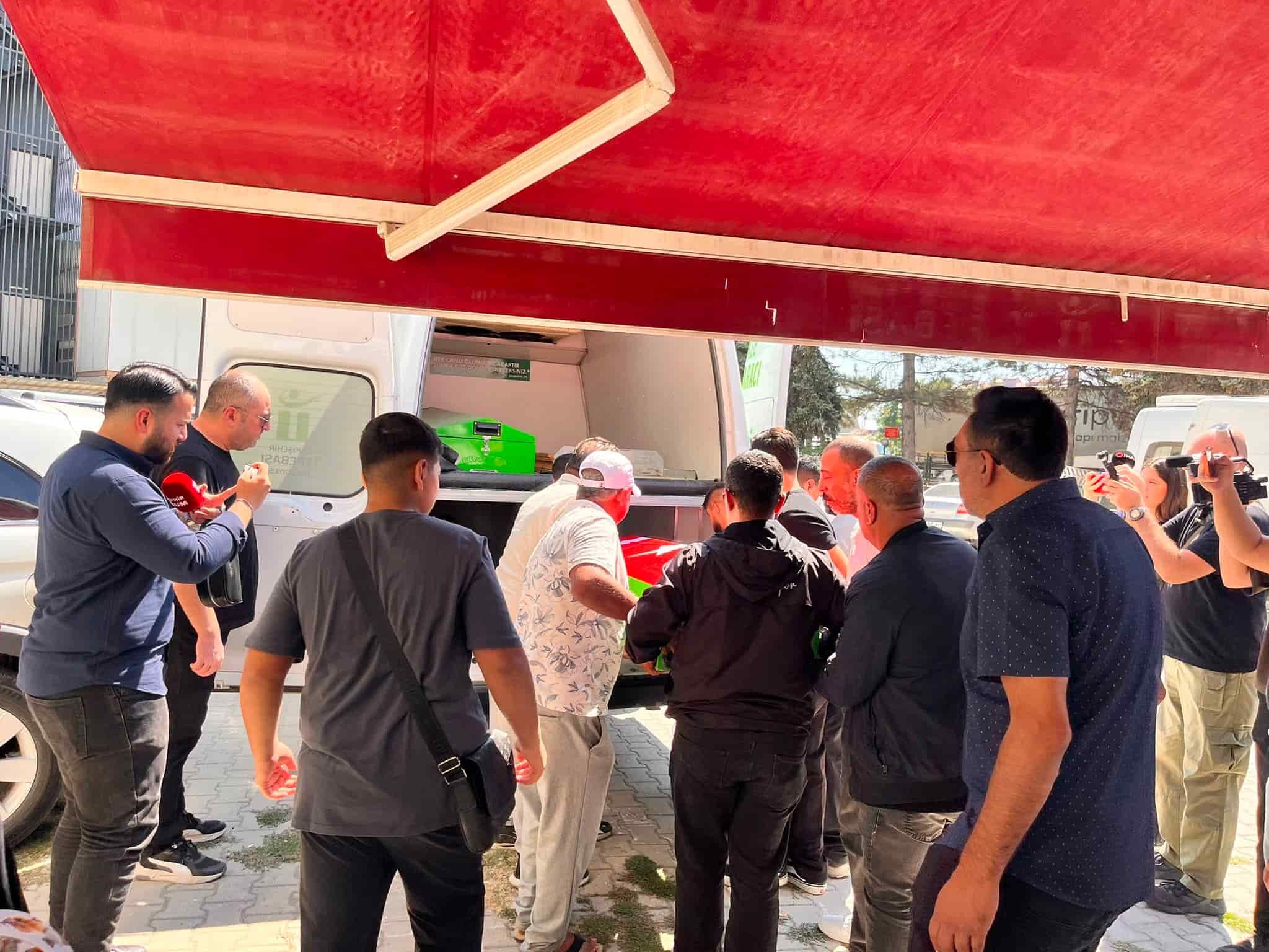 Girne Limanı’nda Hayatını Kaybeden Elmas Demir Son Yolculuğuna Uğurlandı (1)