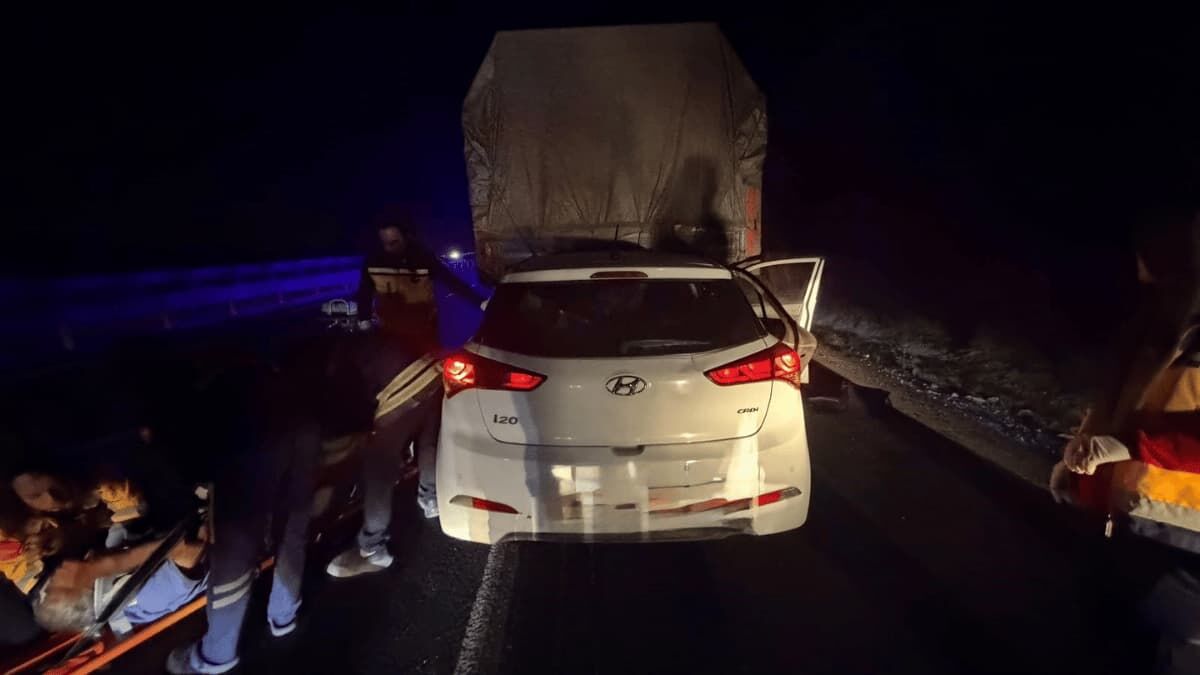 Kamyonla Otomobil Çarpıştı 1 Ölü, 2 Yaralı1