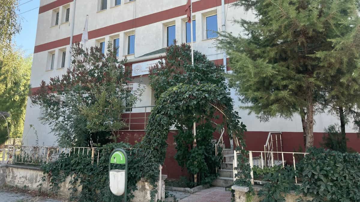 Ertuğrulgazi Sağlık Ocağı deprem riski nedeniyle yıkılıyor