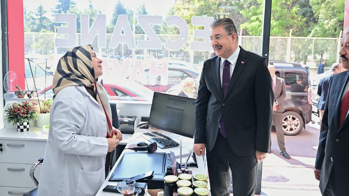 Vali Yılmaz Eczacılar Günü