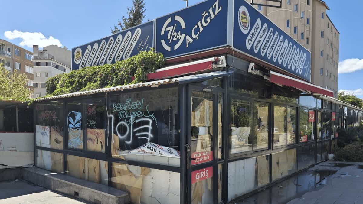 Zübeyde Hanım Bulvarı'ndaki Atıl Işletmeye Zarar Verildi
