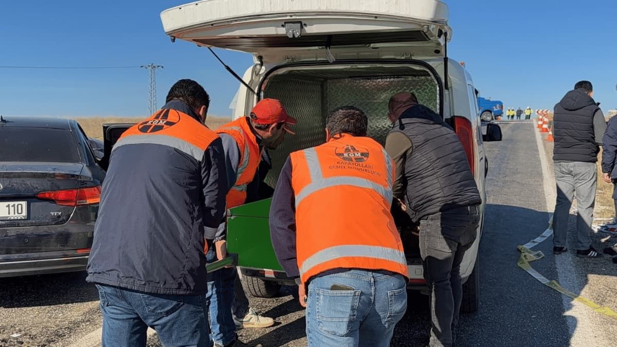 4 Kişinin Öldüğü Kazada Otomobiller Parçalanarak Hurdaya Döndü1
