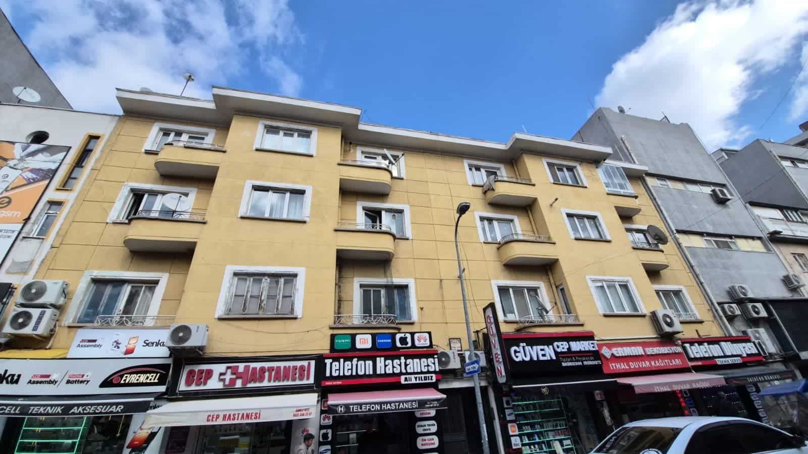 Ara Sokakta Duraklayan Araçlar Itfaiyeye Engel Oldu (2)