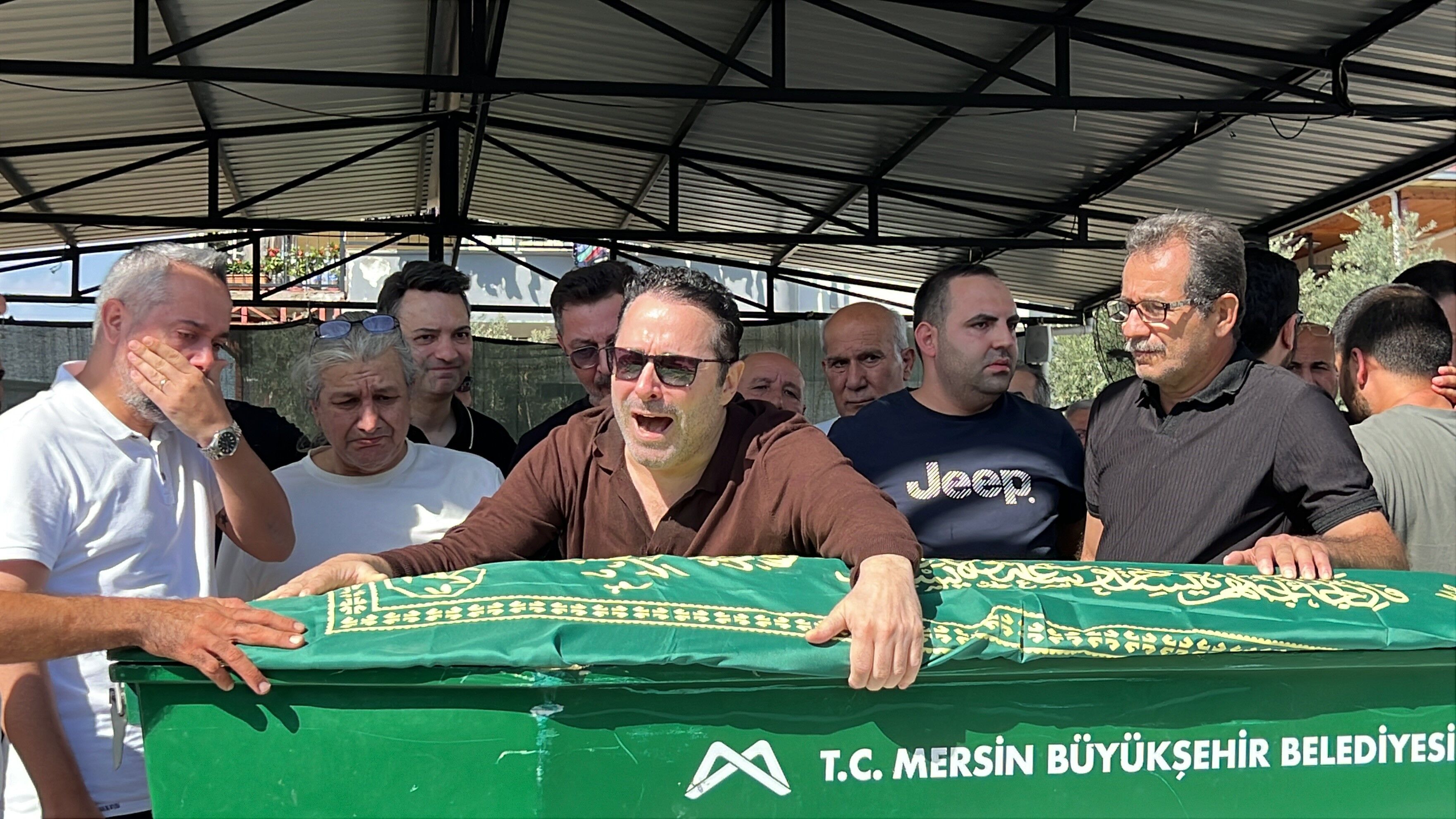 Atilla Taş Kızını Toprağa Verdi3
