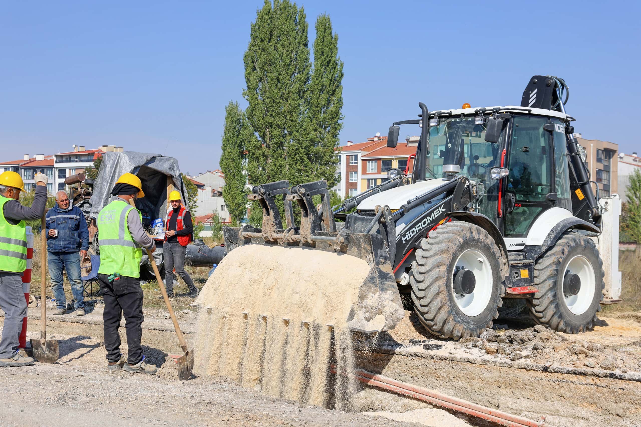 Başkan Ünlüce, Eski̇’ni̇n Altyapi Çalişmalarini Yeri̇nde İnceledi̇ (6)