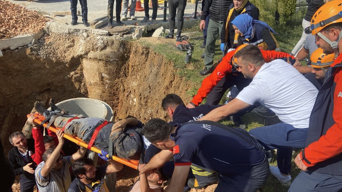 Bilecik'te Kanalizasyon Çalışmasında Göçük Altında Kalan Işçi Kurtarıldı1
