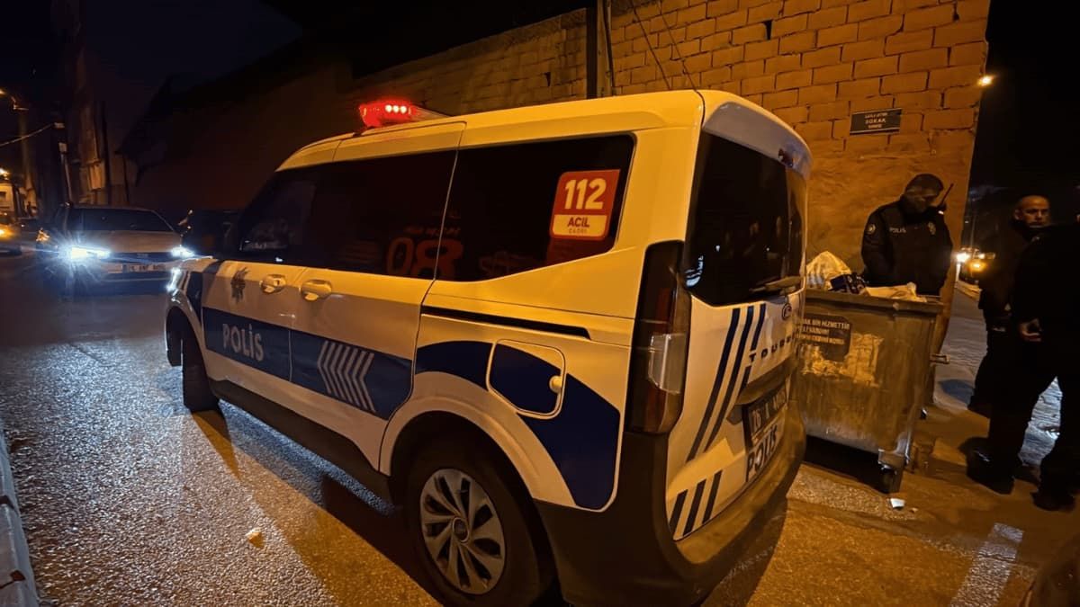 'Dur' Ihtarına Uymayıp Polisin Üzerine Araç Süren Alkollü Sürücü Park Halindeki Araca Çarptı1
