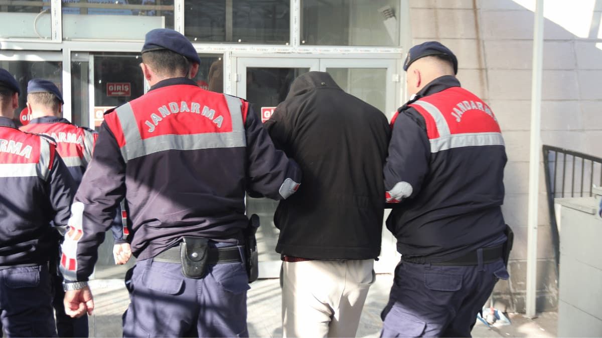 Eskişehir'de 21 Poşet Kenevir Ve Çok Sayıda Uyuşturucu Madde Jandarma Tarafından Ele Geçirildi