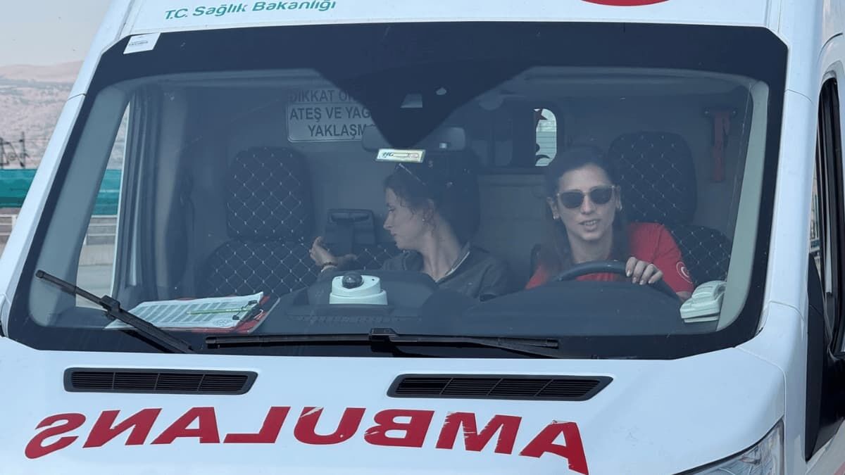 Eskişehir’de Ambulans Sürücülerine Güvenli Ve Kontrollü Sürüş Eğitimi Verildi1