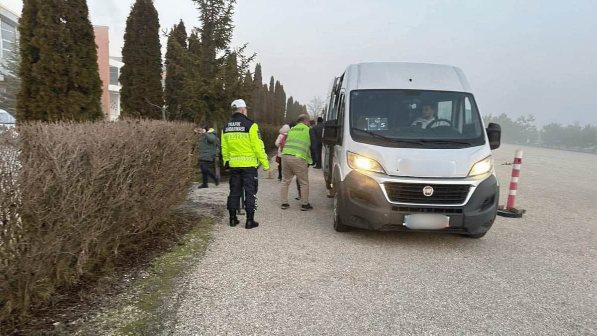 Eskişehir'de Jandarmadan Okul Çevreleri Ve Servislere Yönelik Denetim1