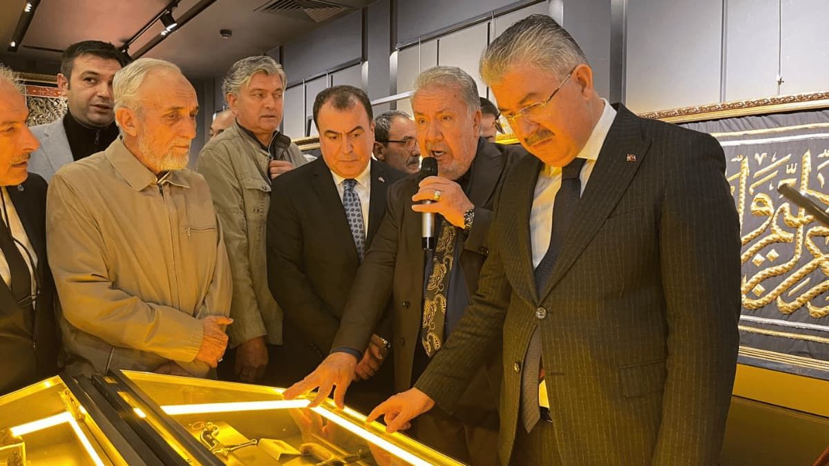 Eskişehir’de Mukaddes Emanetler Sergisi Dualarla Açıldı3