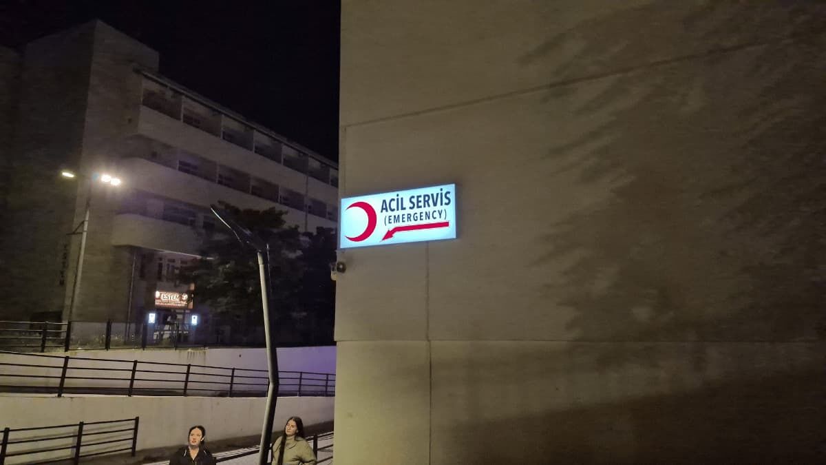 Eskişehir'de Otomobille Çarpışan Motosikletin Yolcusu Ağır Yaralandı1