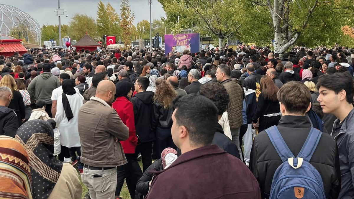 Eskişehir’de SOLOTÜRK gösterisi sonrası çıkışta izdiham yaşandı