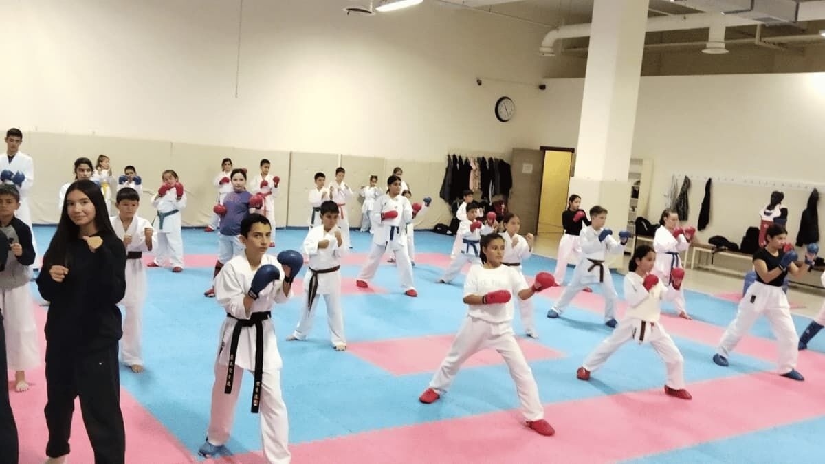 Genç Sporcular Haftanın 6 Günü Karate Yapıyor