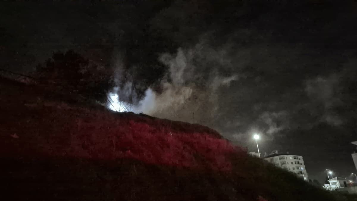 Gençler Traktör Lastiğini Yakarak Yangın Çıkardı2