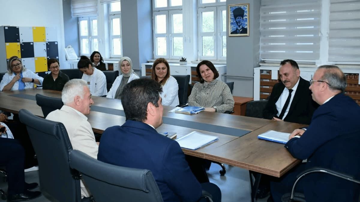 İl Milli Eğitim Müdürü Aydın, Öğretmen Ve Öğrencilerle Bir Araya Geldi1