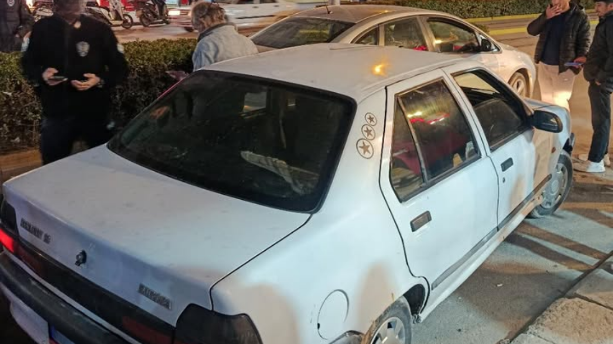 Ertaş Caddesi’nde kaza: Önce motosiklete ardından başka araca çarptı