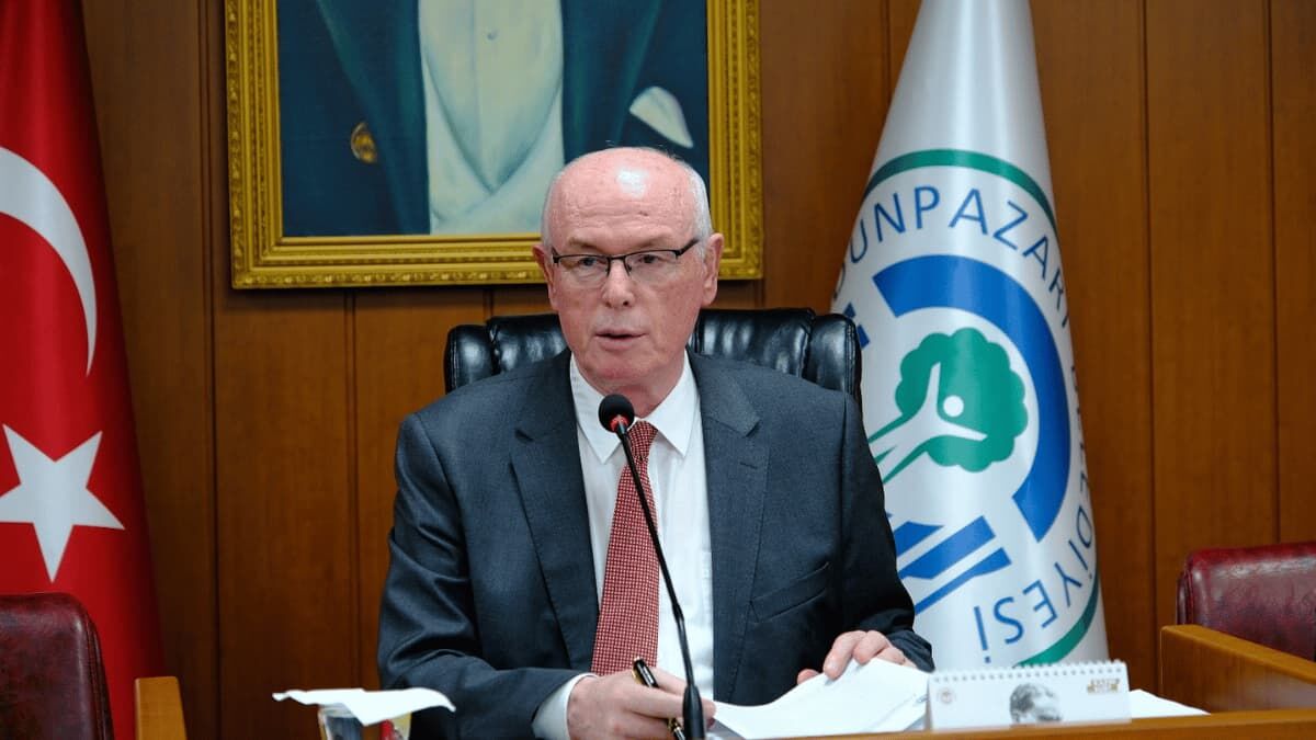 Kurt’tan eleştirilere yanıt: “Türkiye’nin hali belli, yapabileceğimizin en iyisini yapıyoruz”