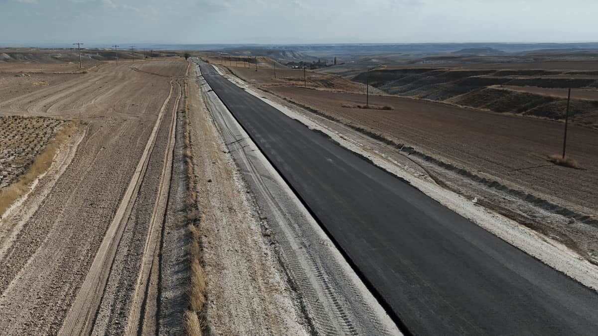 Sivrihisar Çeltik Bağlantı Yolunda Asfalt Çalışmaları Devam Ediyor