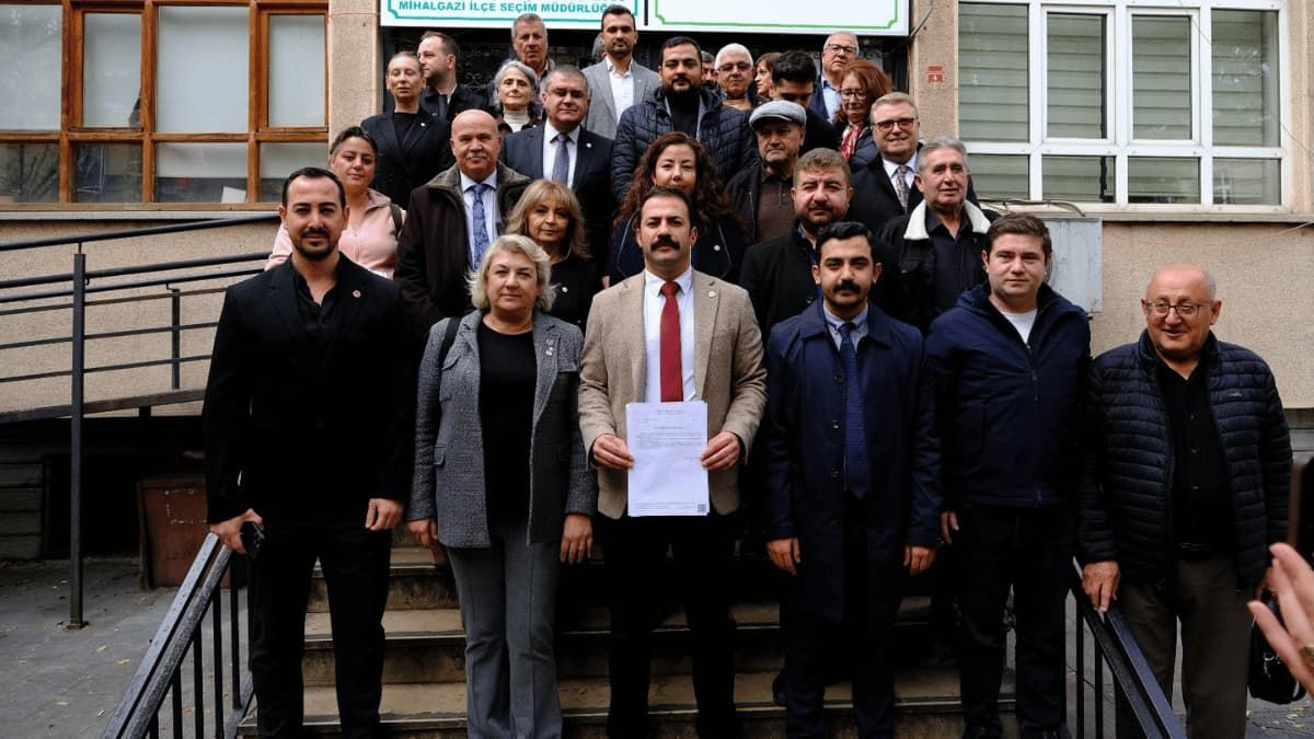 Talat Yalaz mazbatasını aldı: “Bu yönetim, Eskişehir tarihinin gördüğü en büyük başarılardan birisine imza atacaktır”