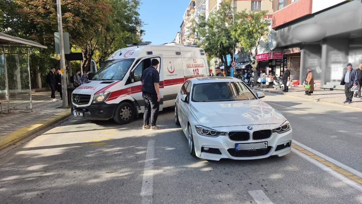 Yaşlı Kadın Otomobil